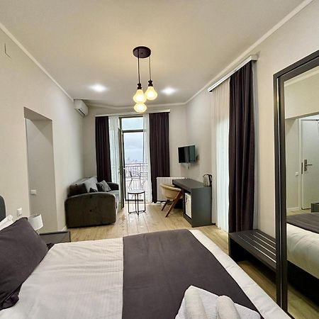Hillside Inn Batumi Exterior photo