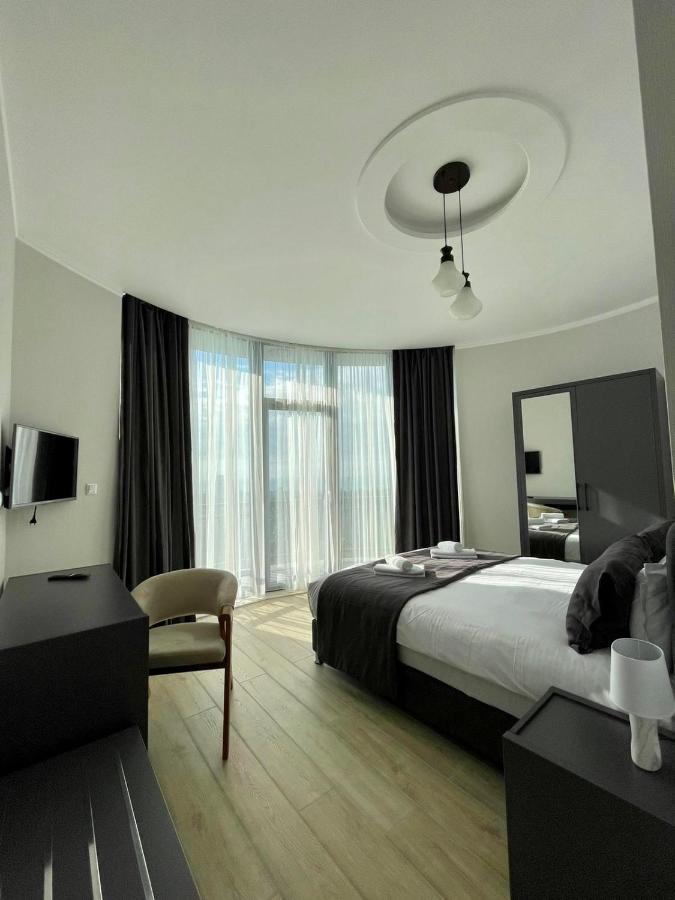 Hillside Inn Batumi Exterior photo