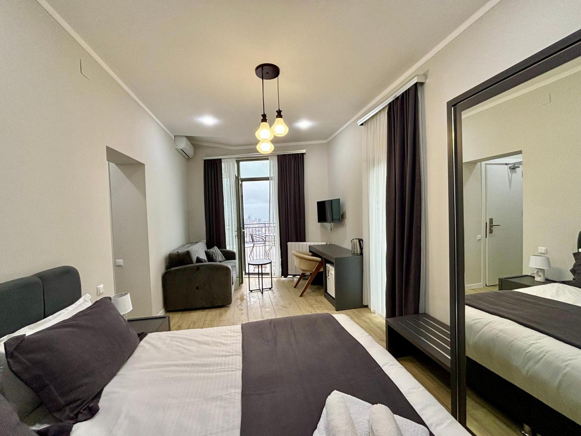 Hillside Inn Batumi Exterior photo