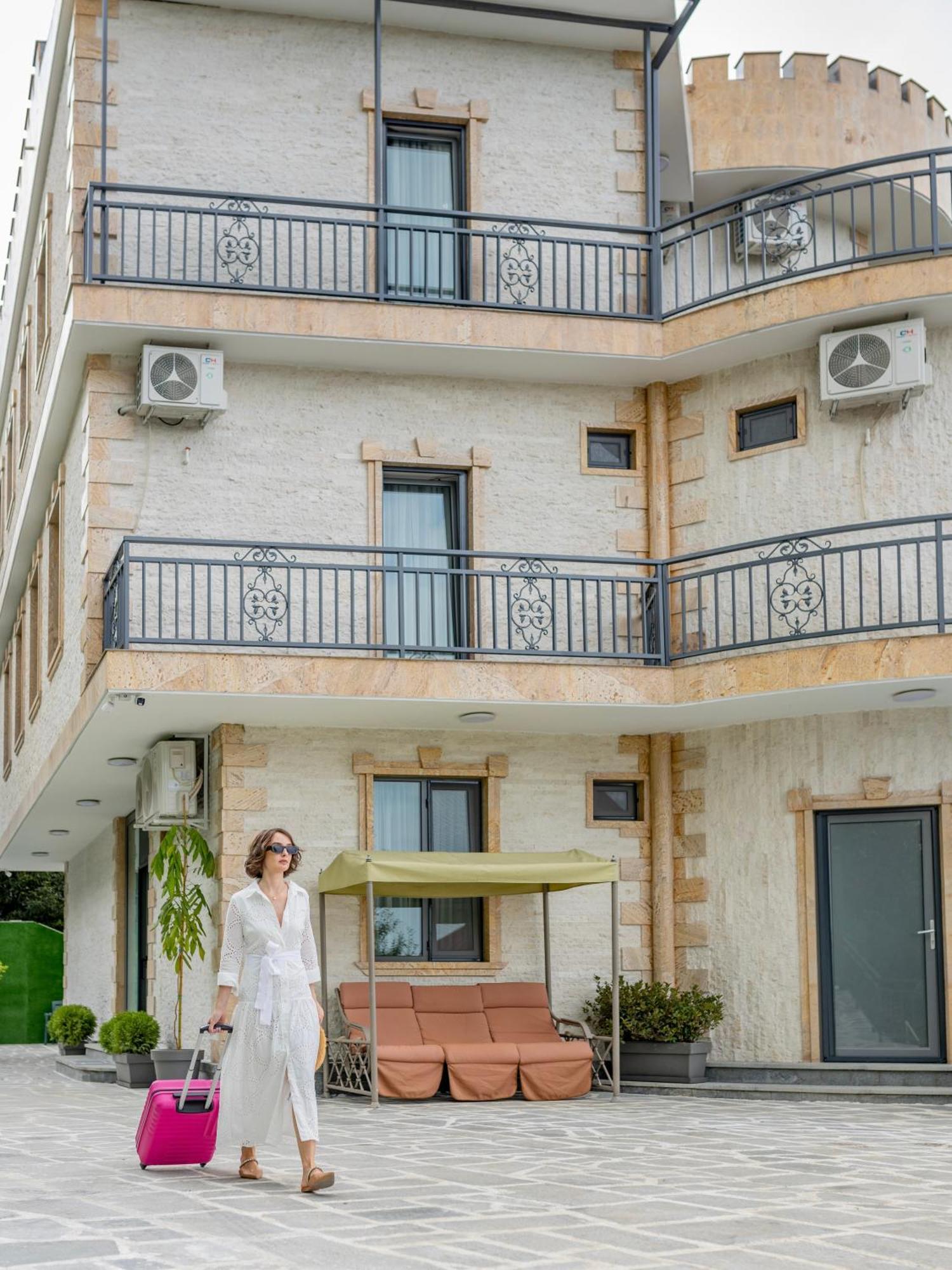 Hillside Inn Batumi Exterior photo