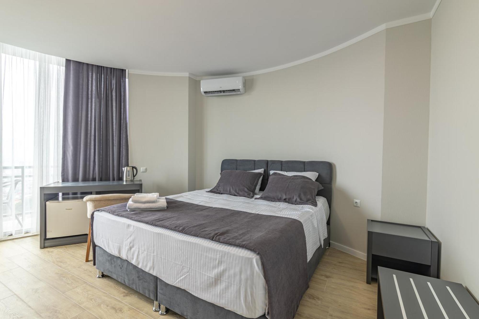 Hillside Inn Batumi Exterior photo